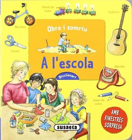 A L´ESCOLA OBRE I SOMRIU | 9788467715064 | VV.AA.
