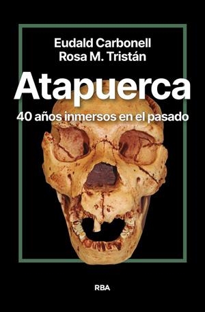 ATAPUERCA. 40 AÑOS INMERSOS EN EL PASADO | 9788411327428 | CARBONELL ROURA, EUDALD / TRISTÁN, ROSA MARÍA