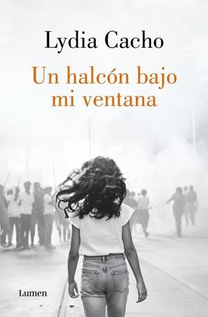 UN HALCÓN BAJO MI VENTANA | 9788426434210 | CACHO, LYDIA